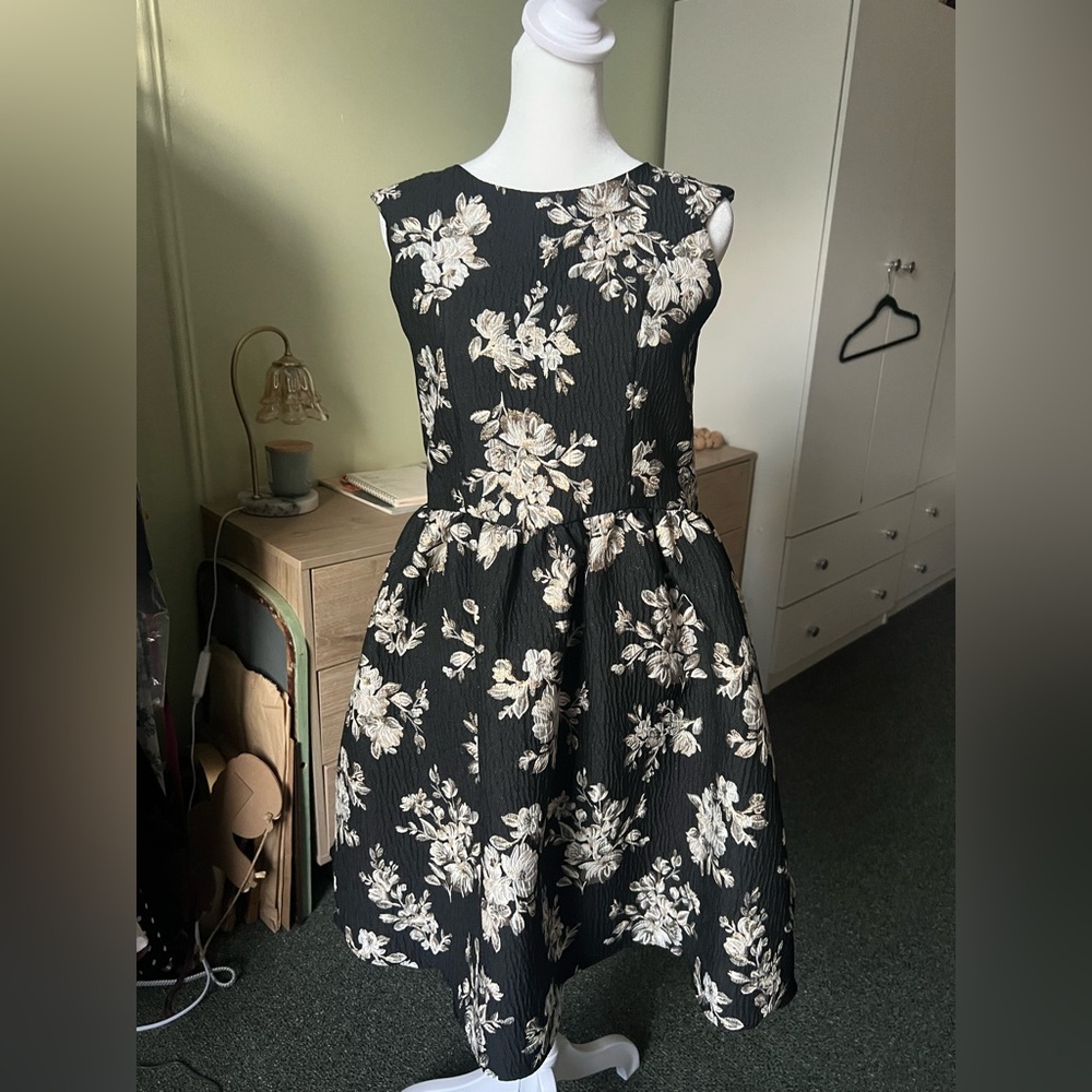 Black Jacquard Shimmery Metallic White Floral Rose Tulle Petticoat Gown Dress